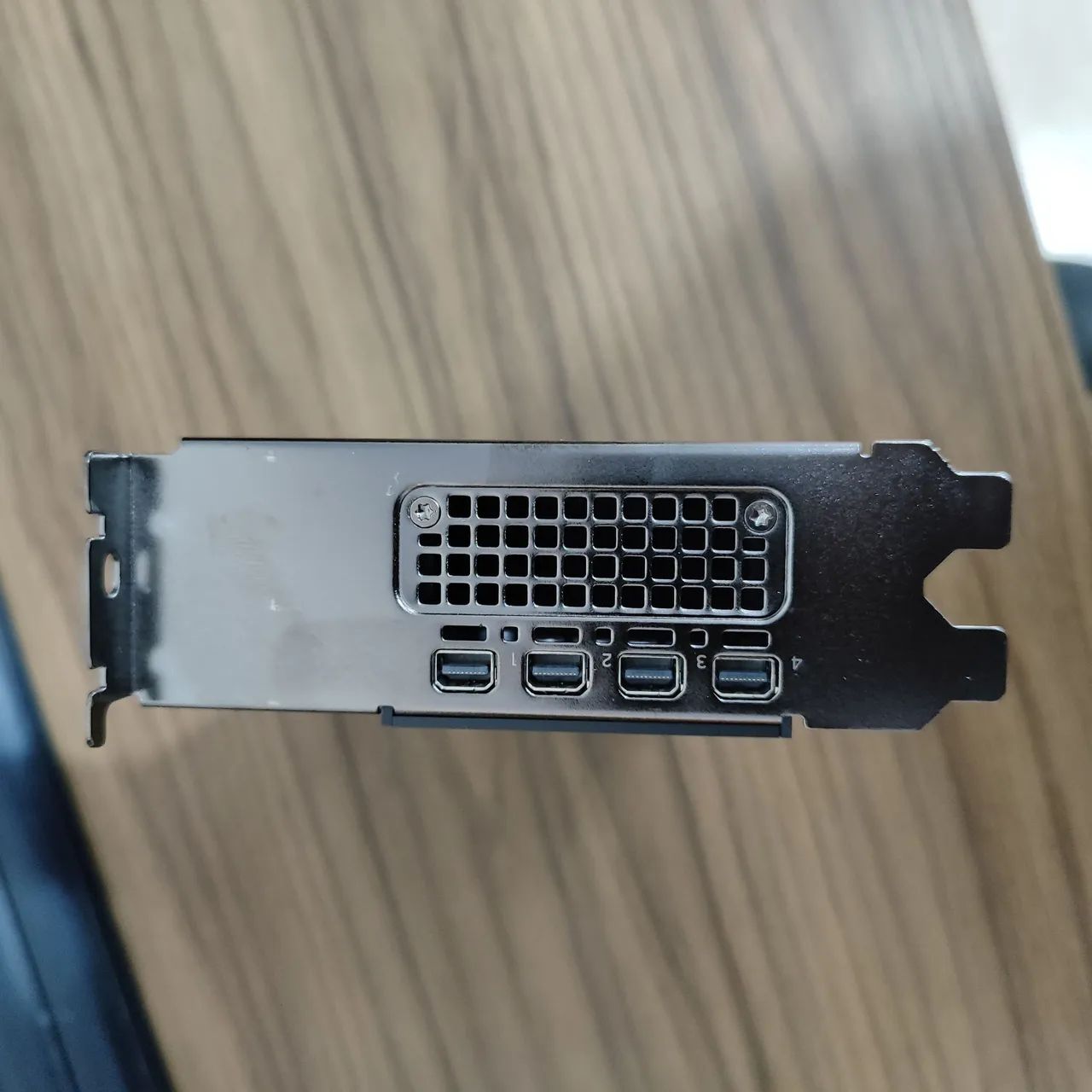 Nvidea Quadro RTX 2000 Ada Generation 16GB para IA (nova)  - Foto 2