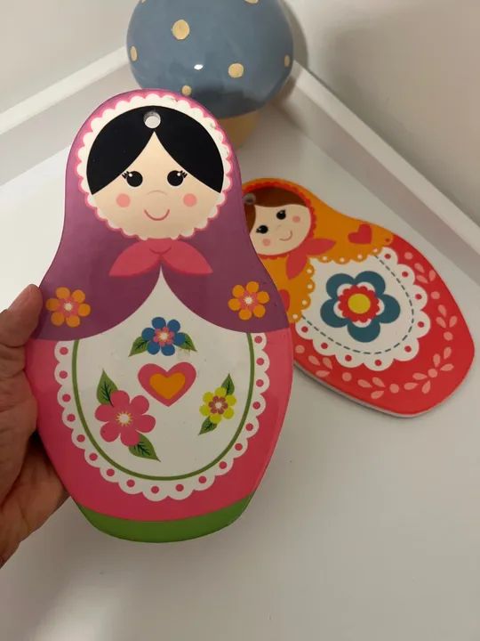 Graciosa placa em porcelana no formato de boneca russa Matrioska - Foto 4
