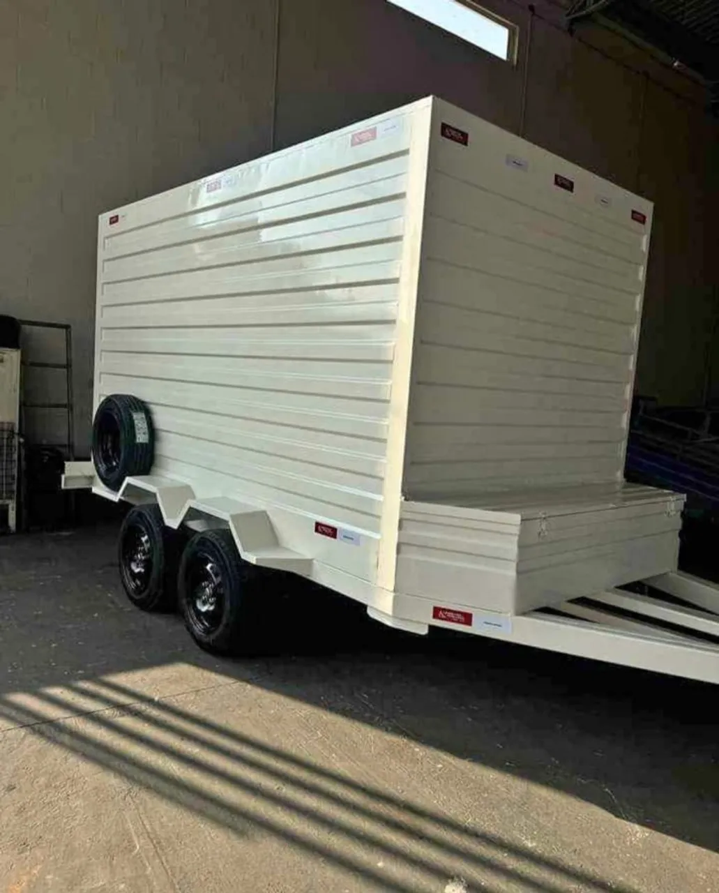 Fabricamos carretinha trucada baú