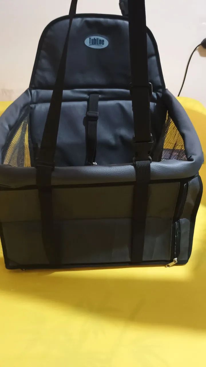 Cadeirinha Tubline para Pets de até 10 kg para ser usada em carros