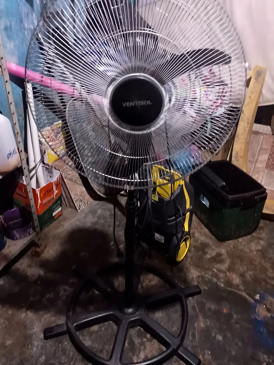 Vendo ventilado ventisol em bom estado, funcionando perfeitamente,, motor novo 220v 