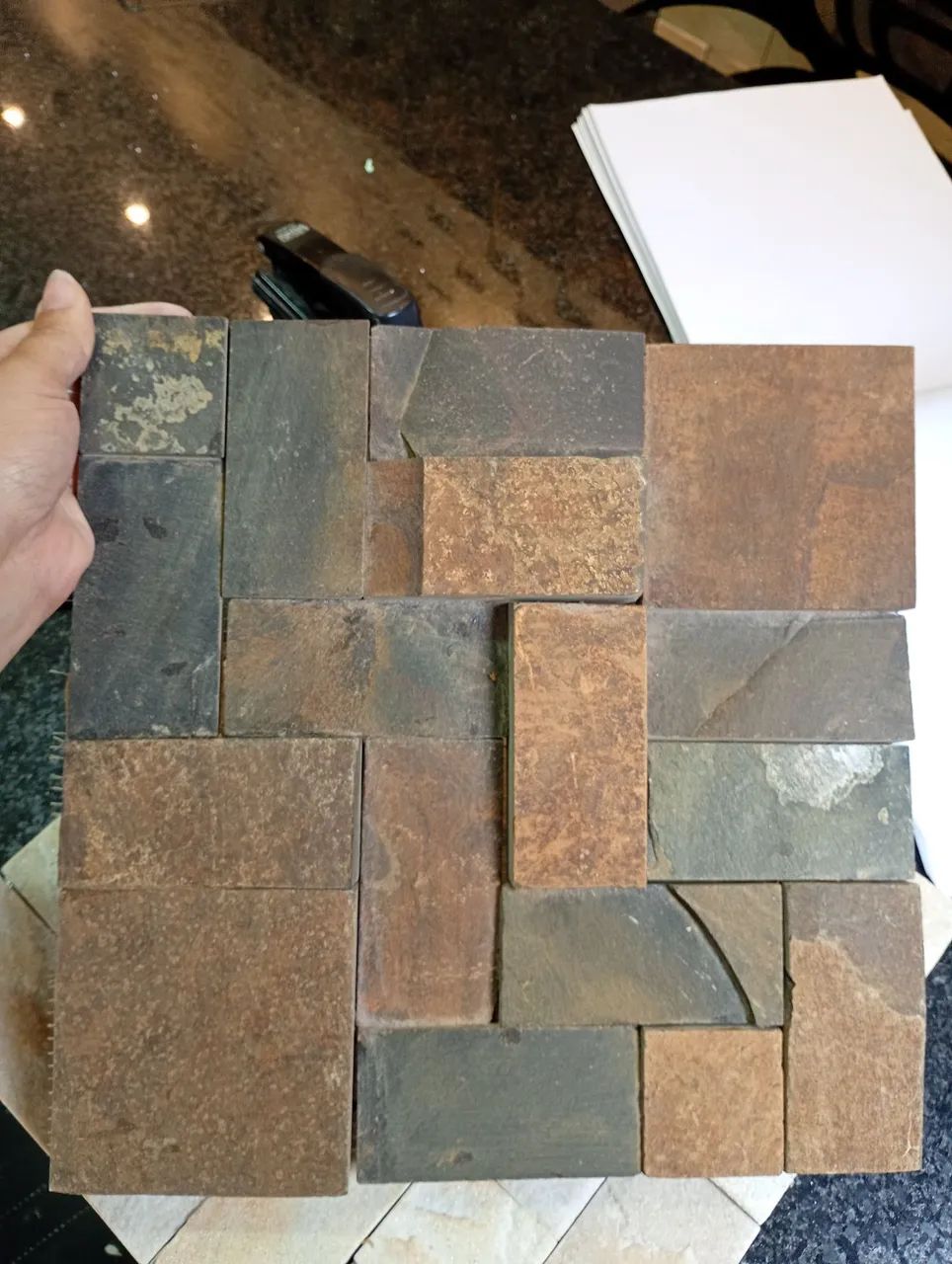 Pedra ferro na placa 30x30 em mosaico  - Foto 2