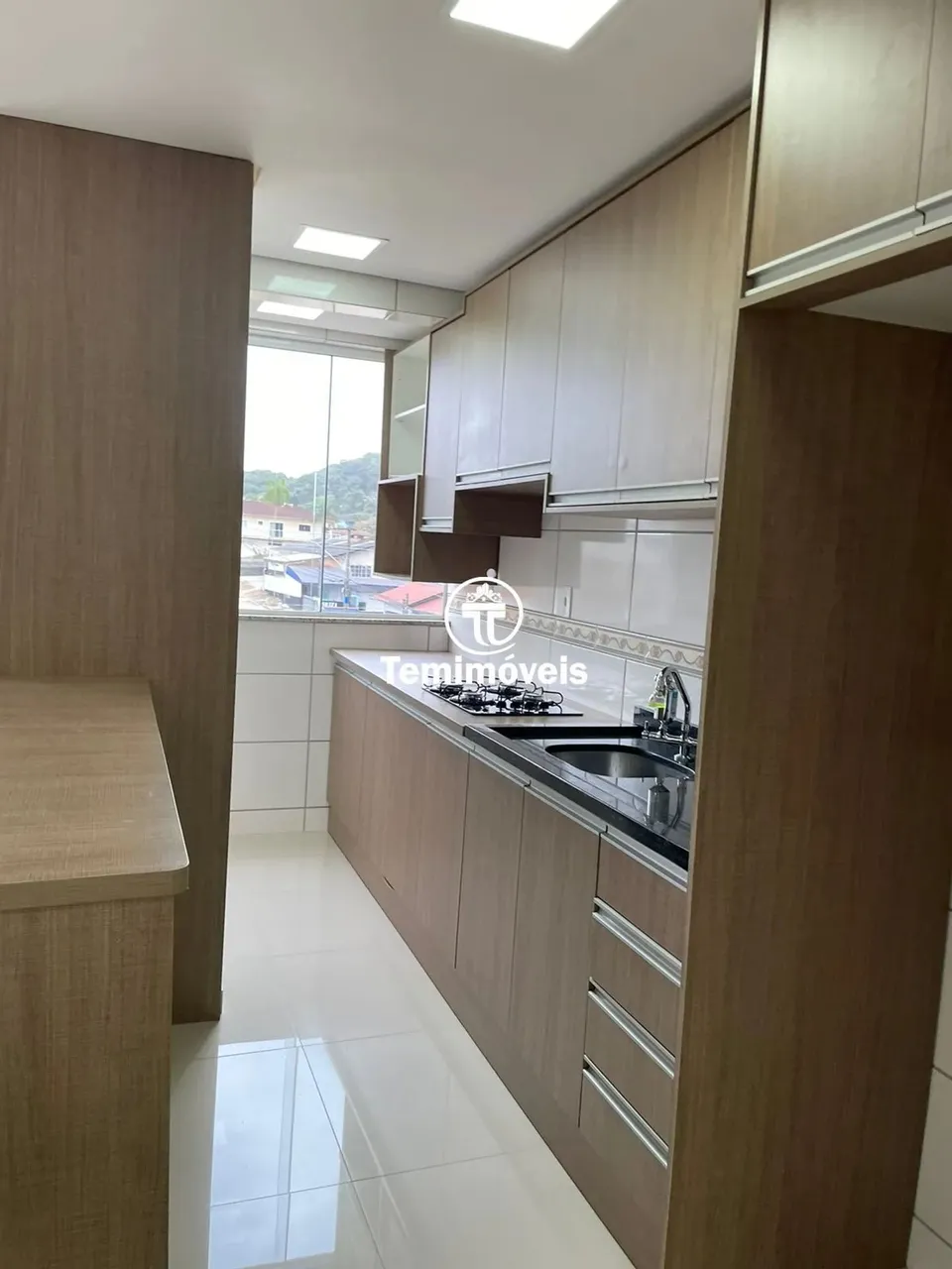 Apartamento com 67m²,Parcialmente Mobiliado,2 Dormitórios,Excelente Localização