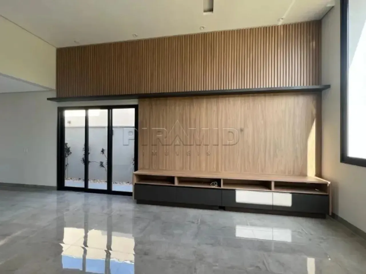 Casa alto padrão em condomínio fechado com 183 m², bairro Vila do Golf, Zona Sul em Ribeir