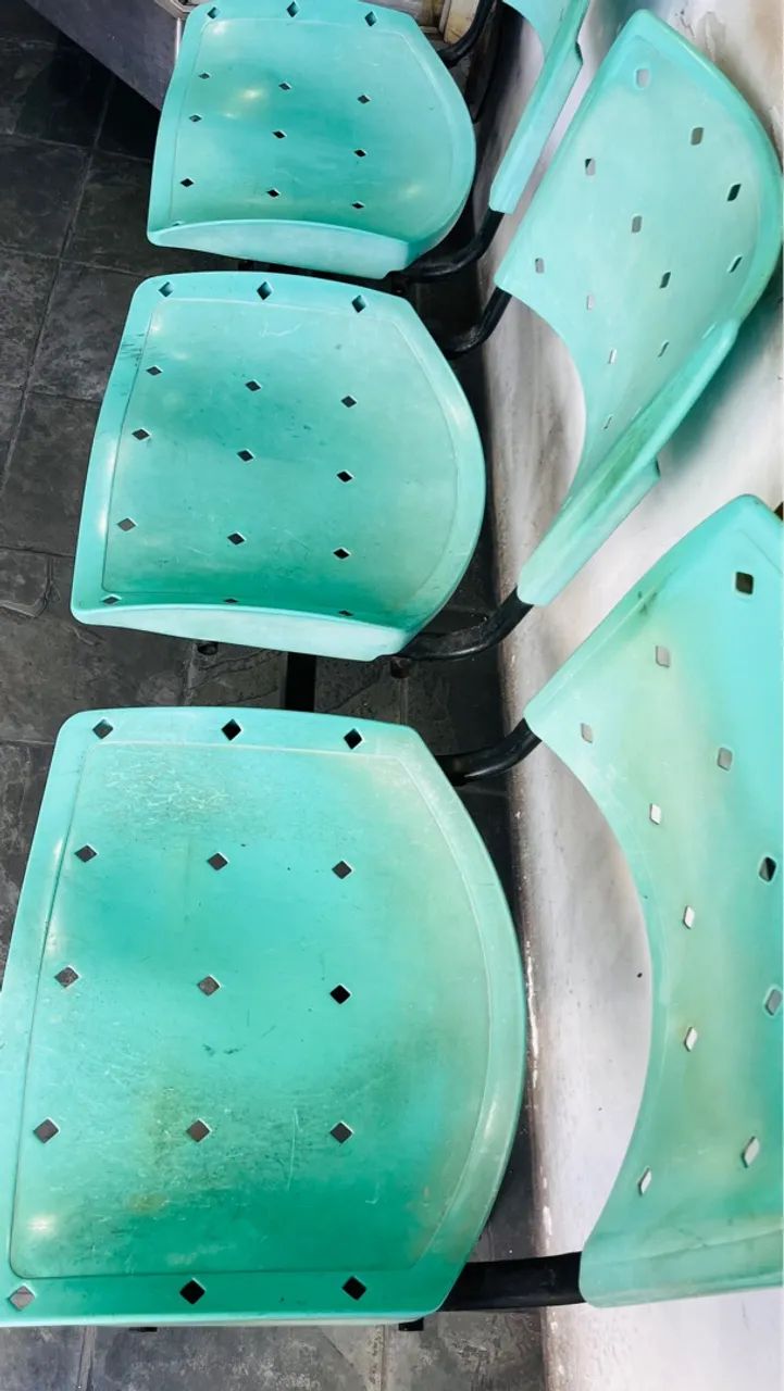 3 Cadeiras Longarina de Plástico para Sala de Espera - Foto 2