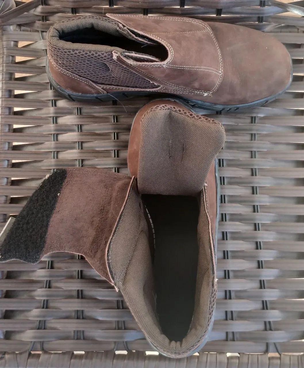 Bota ocupacional, fecho velcro, bico PVC (Nova) - Foto 4