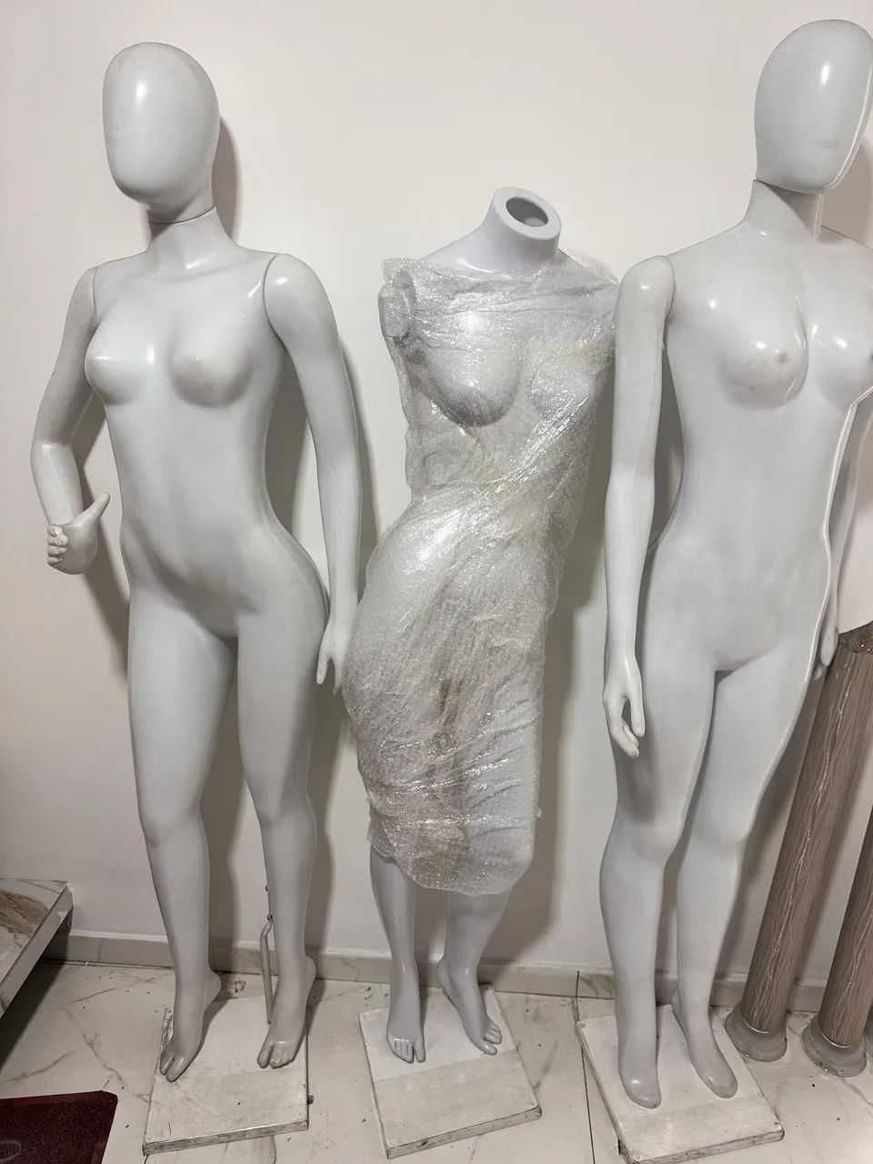 Manequim feminina usada - excelente custo-benefício. - Foto 3