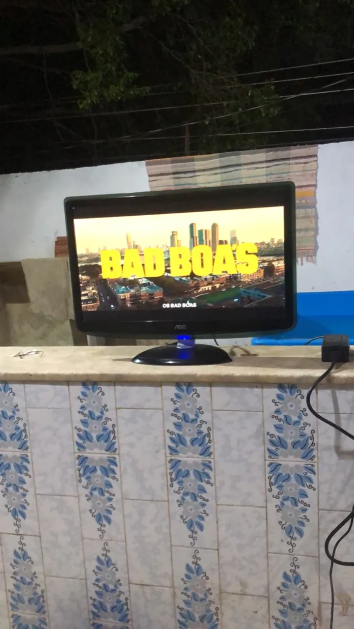 Monitor AOC