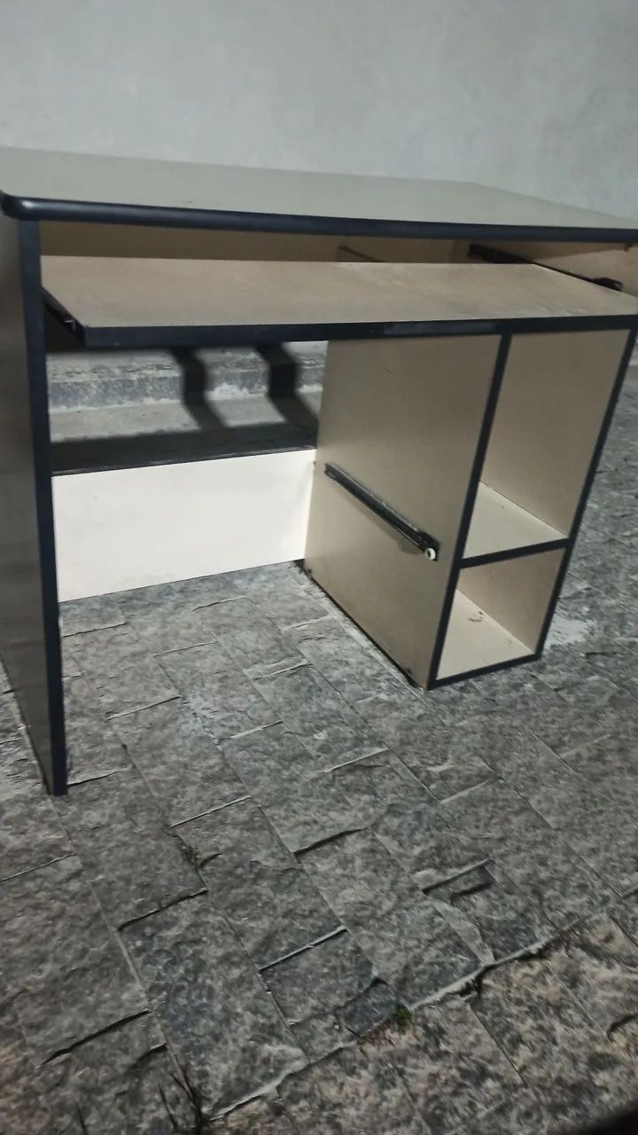 Computer desk with keyboard tray64296268525187123