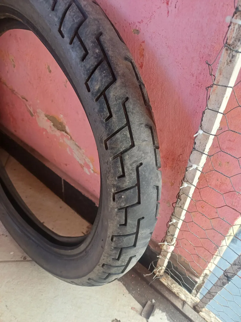 Pneu traseiro 100/90 18 para CG