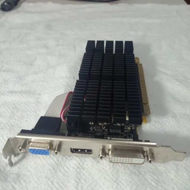 AMD Radeon R5 220 AFR5220-2048D3L9-V2 USADA