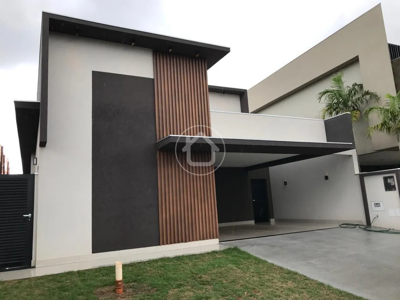 CASA TÉRREA COM 3 DORMITÓRIOS NO ALPHAVIILE 2