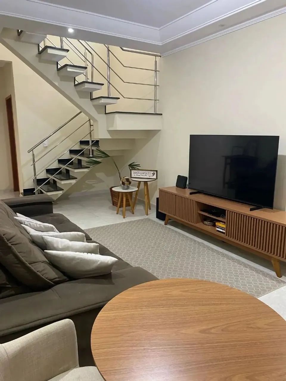 Jd. das Indústrias- Sobrado 165 m2 com 3 quartos(suite), armários, coz.plan, lavado, banh. - Foto 3