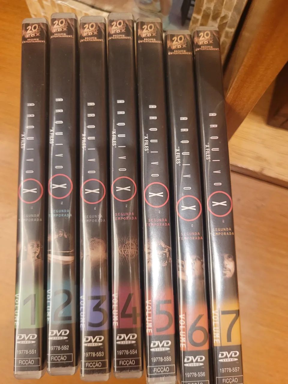 2° temporada de Arquivo X completa com 7 DVD's