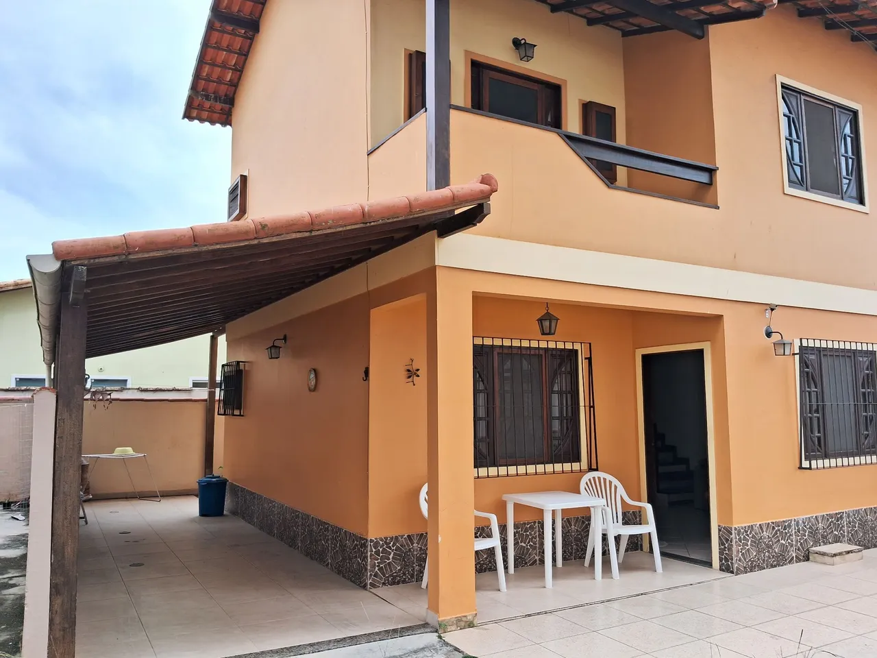 Vendo excelente casa duplex com 4 quartos