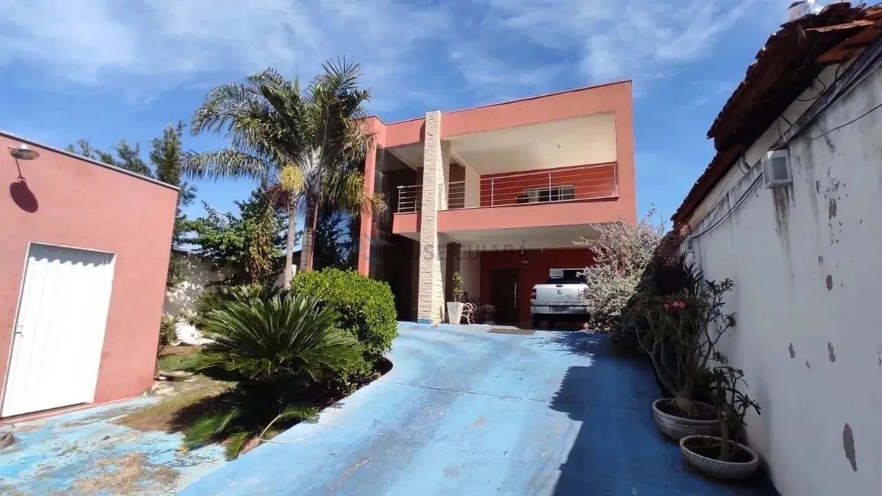 Magnífico Sobrado no Bairro Areão