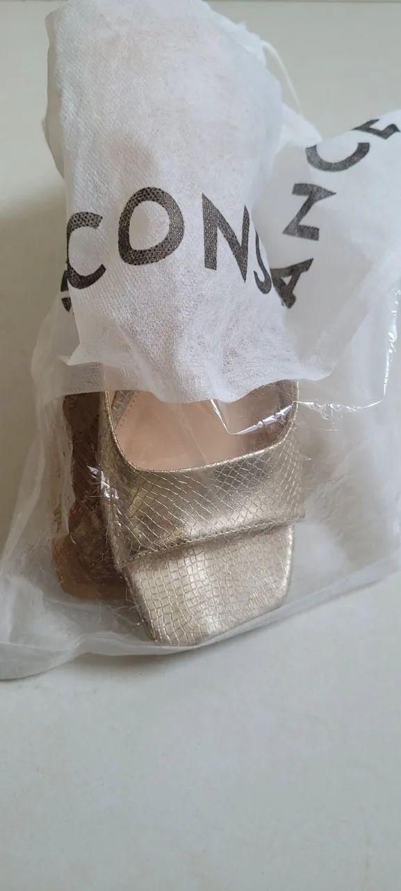Vendo sandália dourada Constance - Foto 2