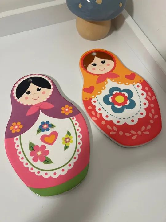 Graciosa placa em porcelana no formato de boneca russa Matrioska - Foto 2