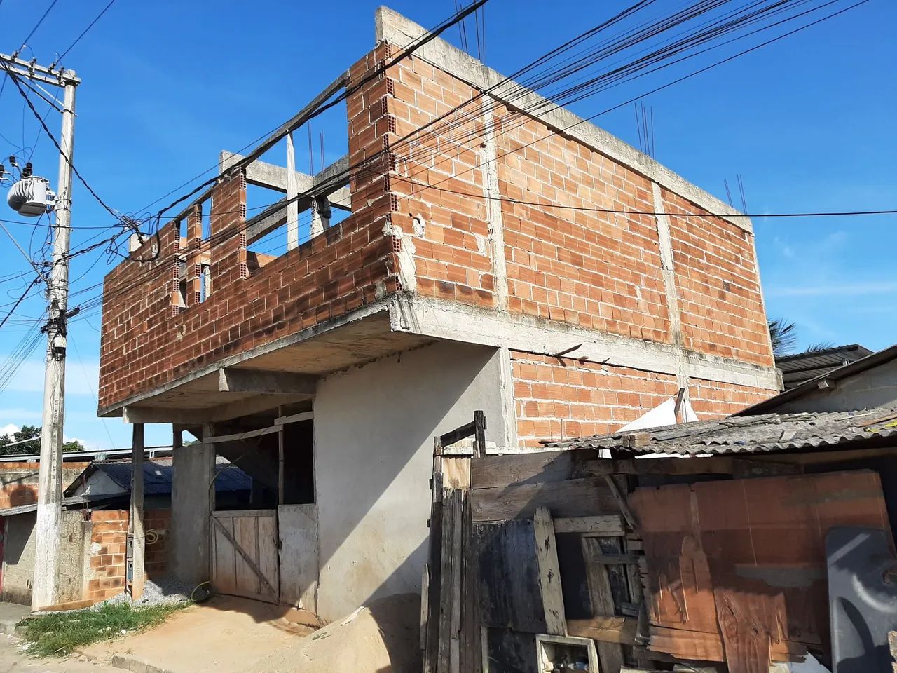 Casa em construção de 2 andares - Oportunidade!