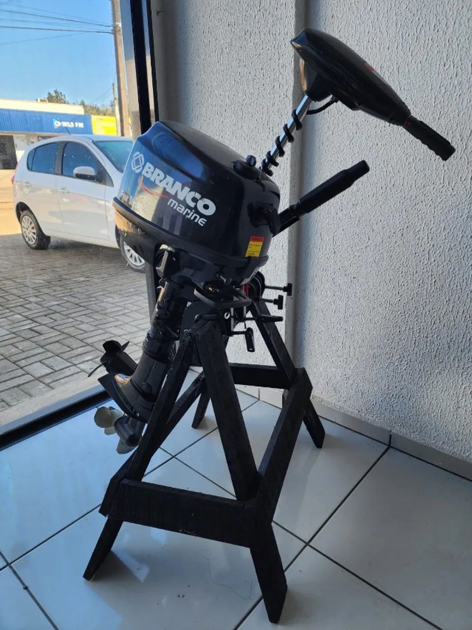 Motor de Popa Branco Marine 5 HP e Motor Elétrico Phantom 54 Lbs 12V p/ Barcos/Botes - Foto 2