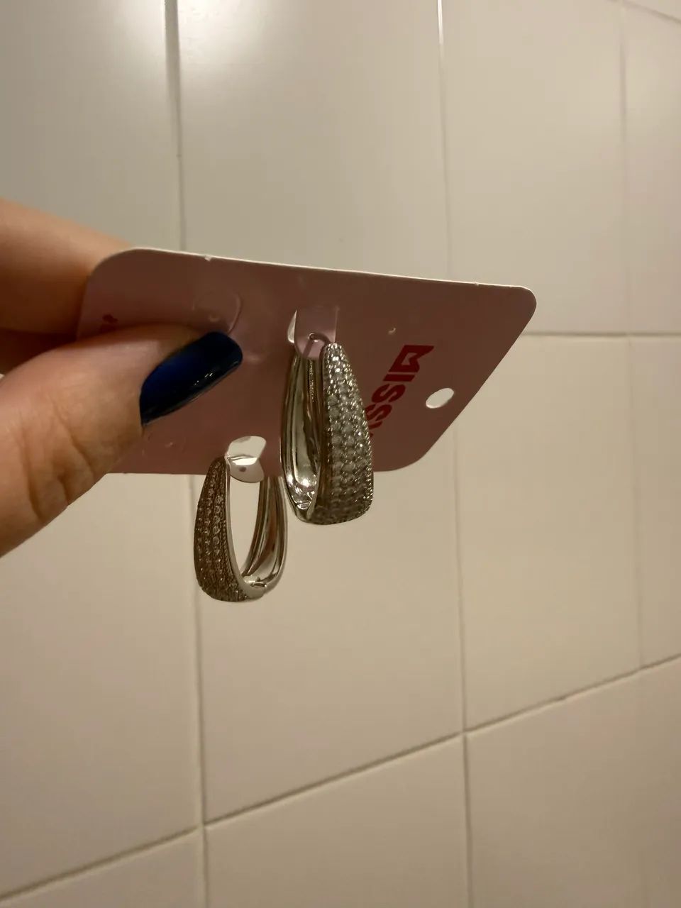 Brinco Argola com Brilho | Missy (NUNCA USADO)  - Foto 4