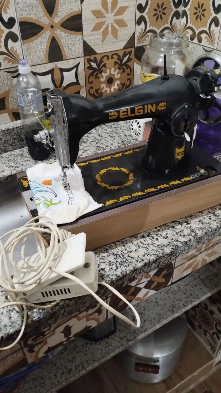Máquina de Costura Elgin - Usada - Foto 4