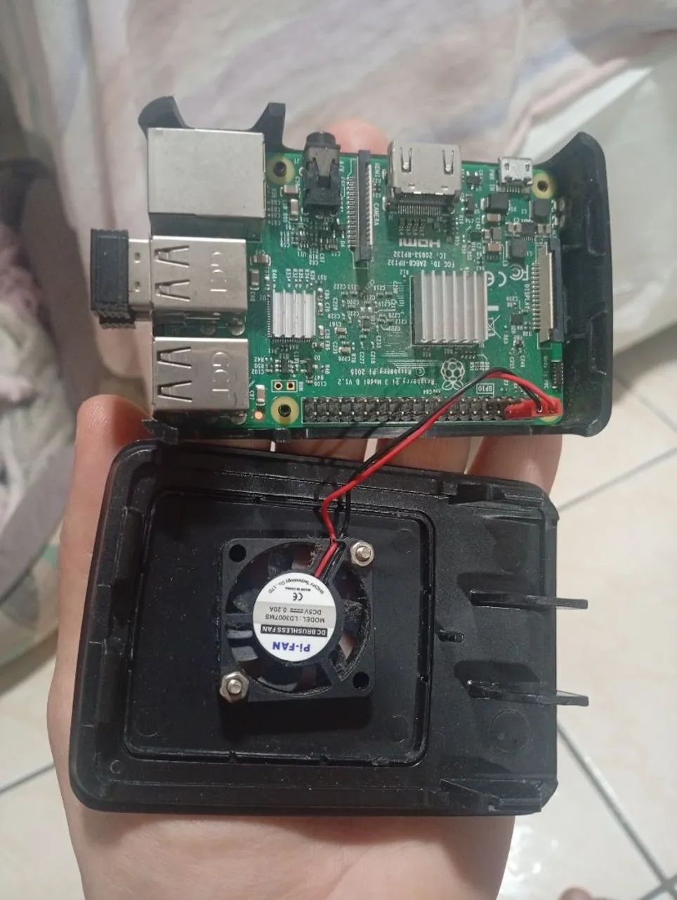 Raspberry Pi 3b + Case + Ventilador + Memória SD de 32GB - Foto 3
