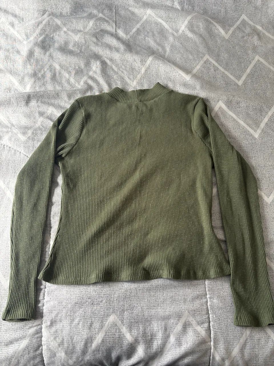 2 Blusas caneladas | Tam M | Verde e Cinza  - Foto 2