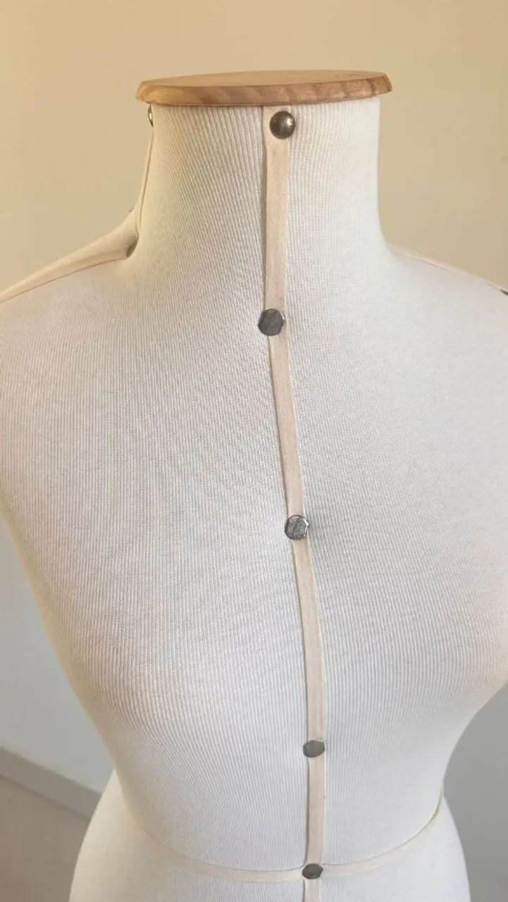 Manequim Busto Feminino vintage com pedestal  - Foto 4