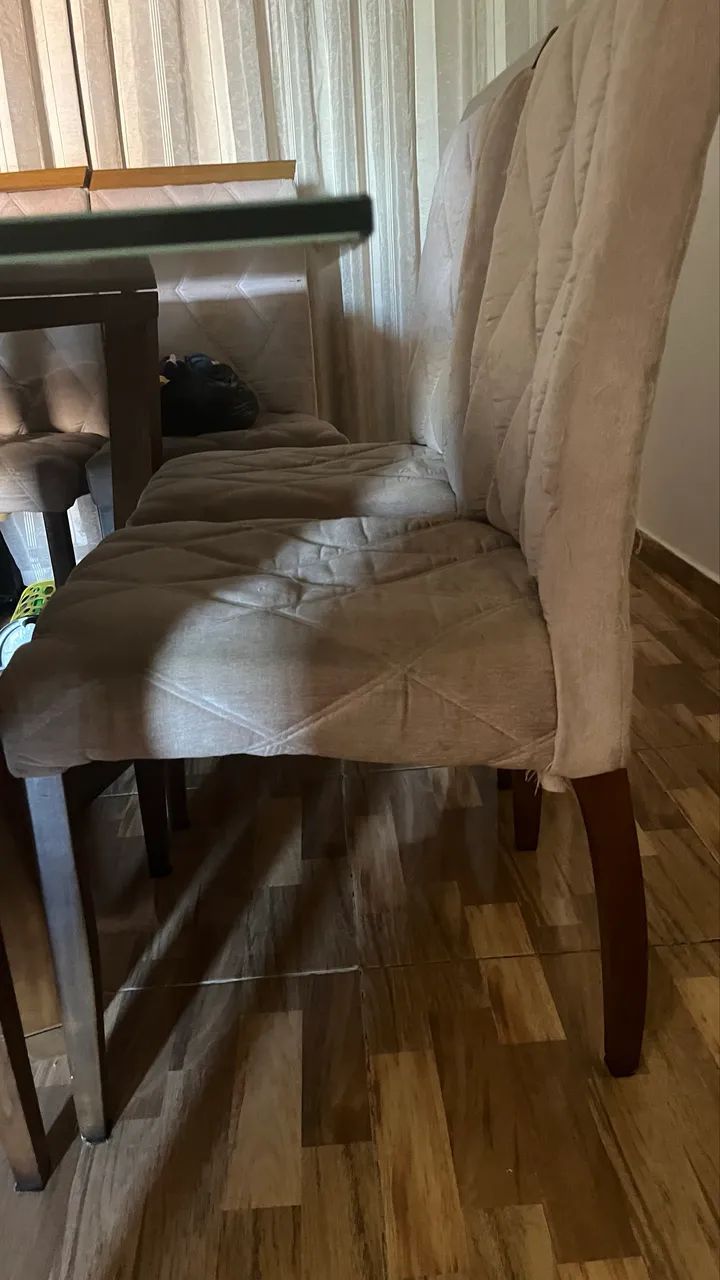 Mesa de jantar em madeira maciça! ( Jacaúna ) com 6 cadeiras Valor 3200 - Foto 3
