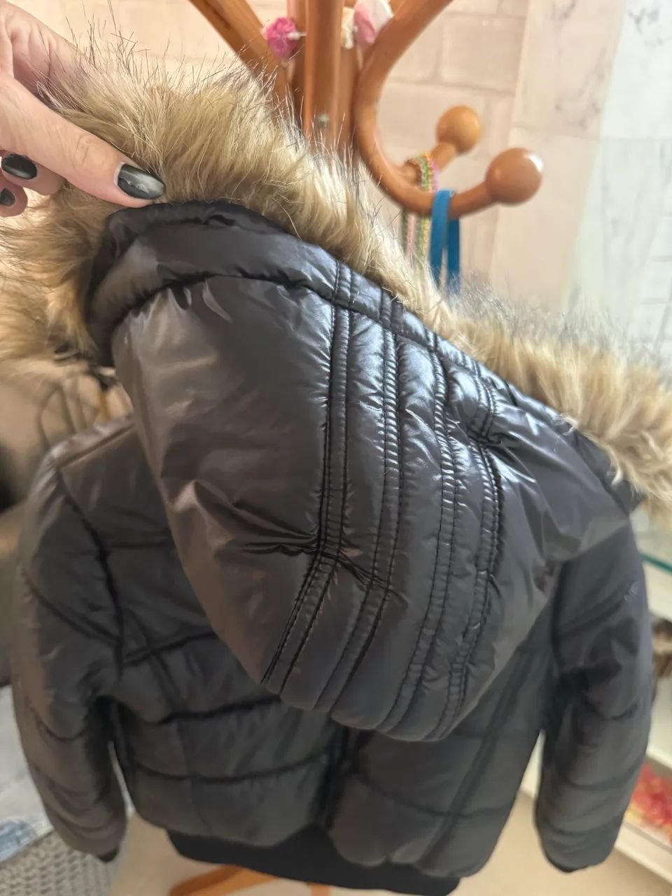 Jaqueta NOVA Preta Acolchoada para Neve com Capuz - Foto 4