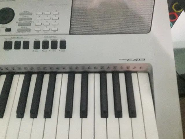 teclado yamaha psr E413