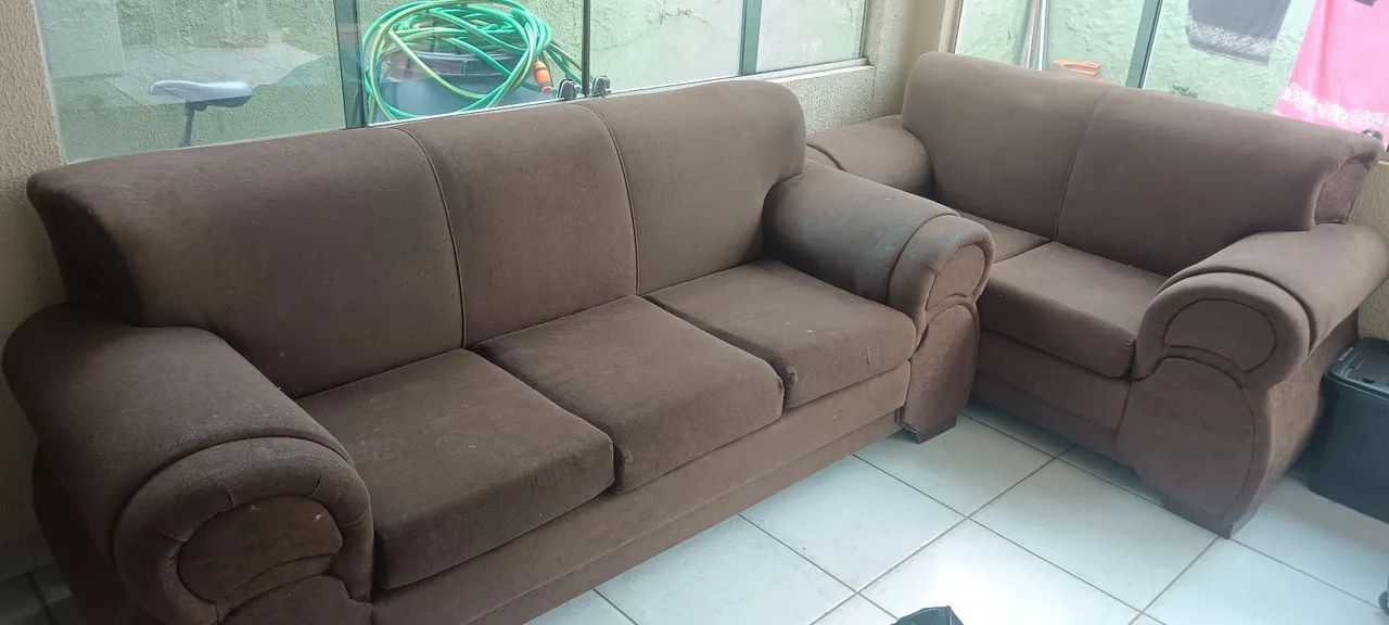 Vendo Um Sofá De 2 e 3 Lugares De Madeira  - Foto 2