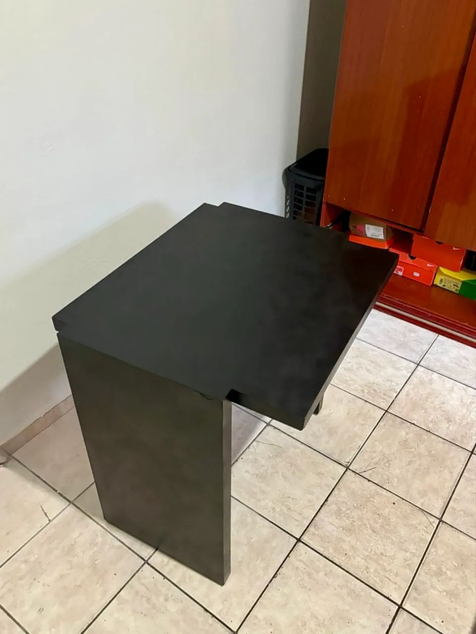 MESA ESCRIVANINHA PRETA - ÓTIMO ESTADO  - Foto 2
