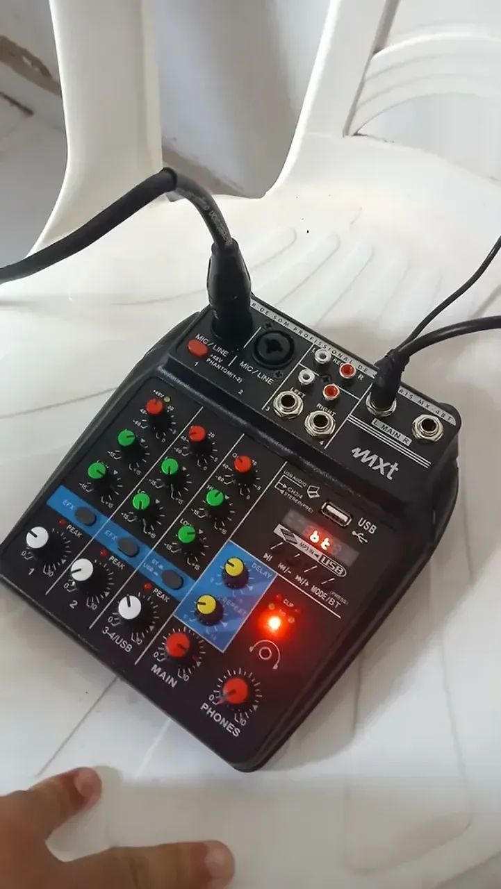 Mesa de Som 4 Canais
