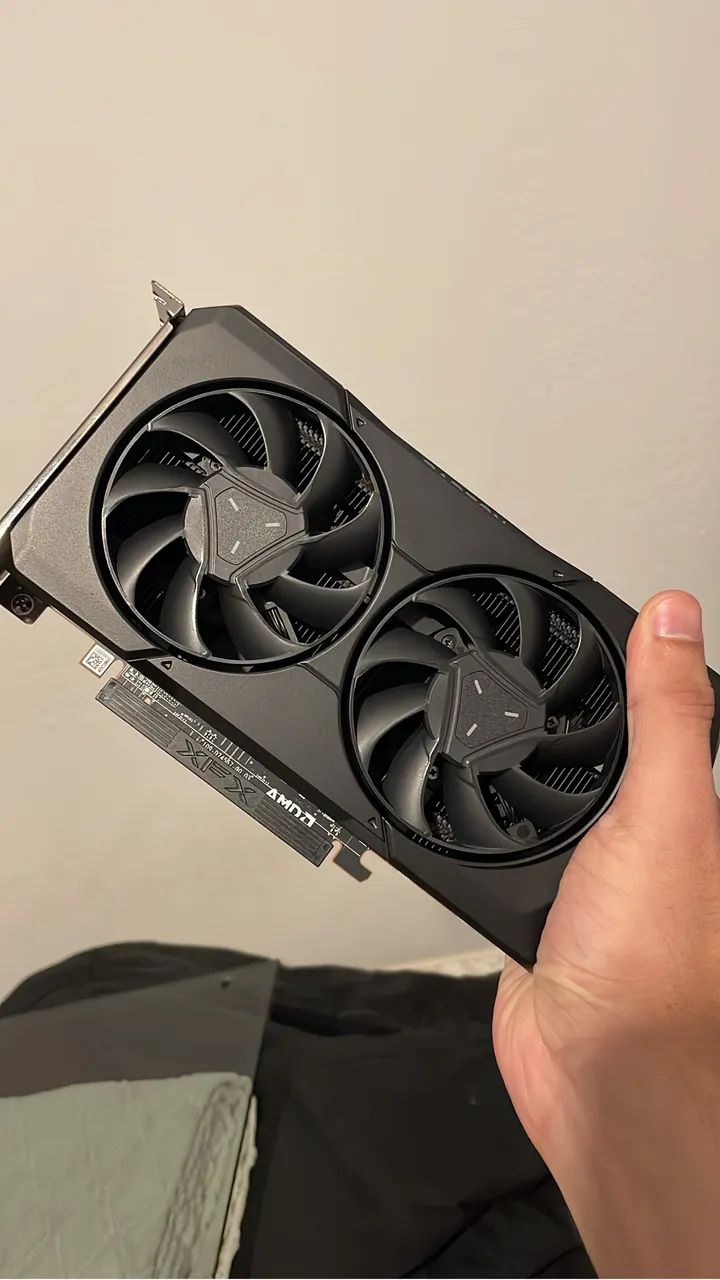 RX 7600 modelo founders 