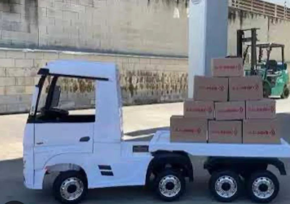 Caminhão elétrico Mercedes com caçamba  - Foto 3