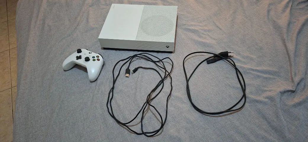 Xbox One S All Digital 1Tb com controle - Foto 2