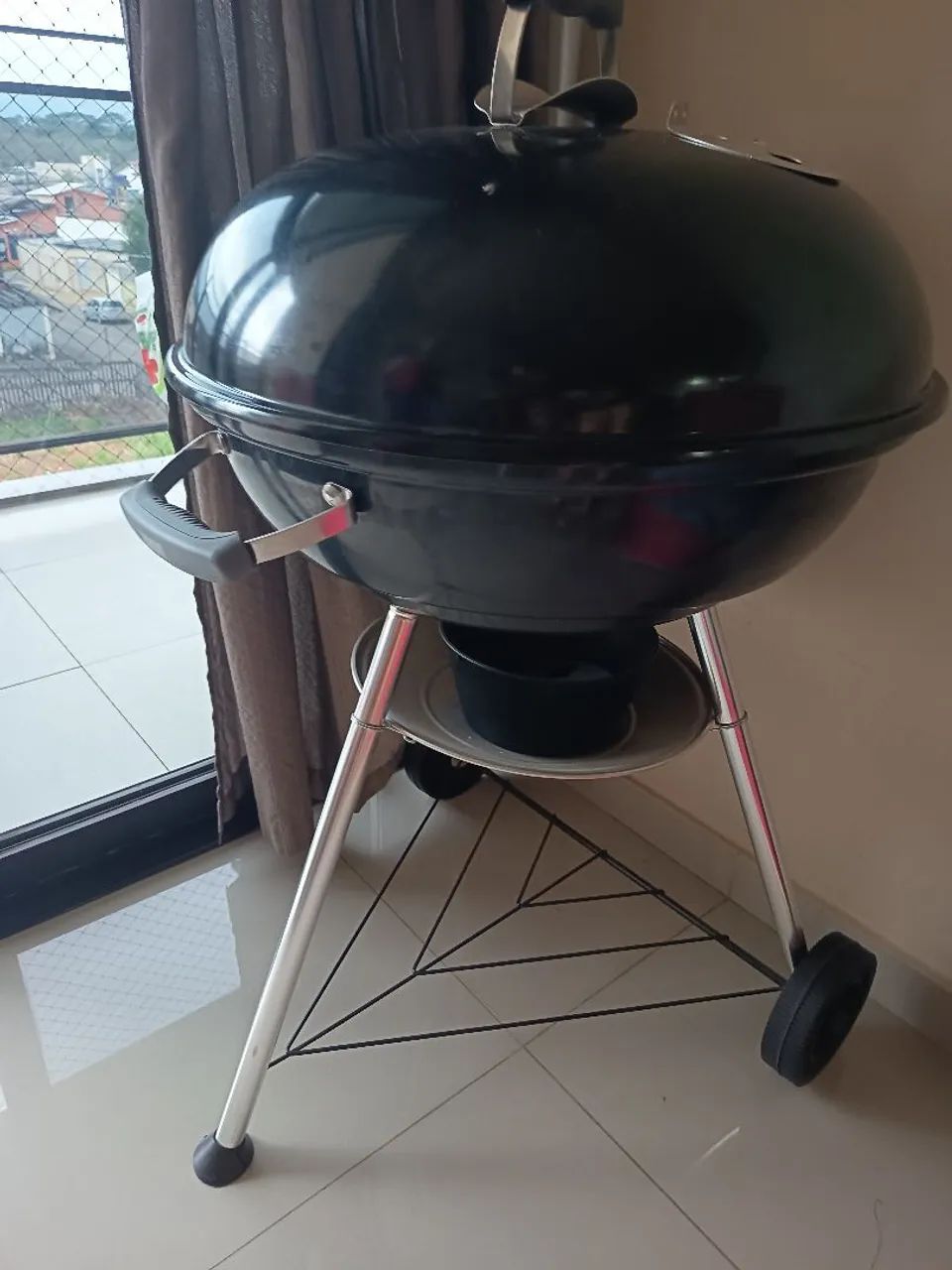 Vendo Churrasqueira Weber a carvão 
