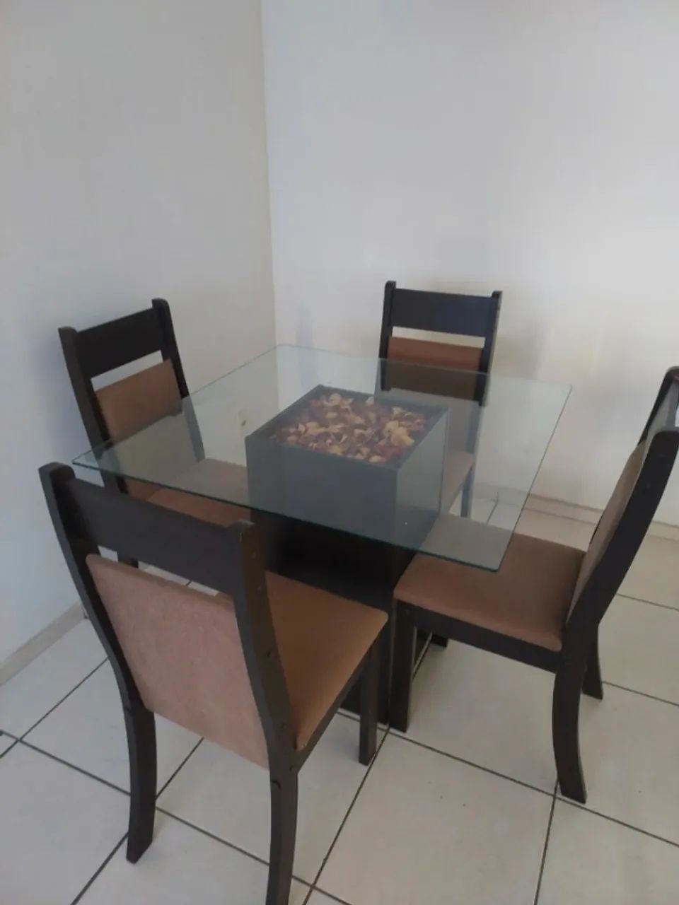 Mesa de jantar 4 cadeiras