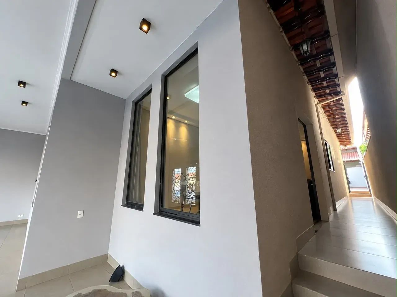VENDO CASA PRÓXIMO A LIONS COM PISCINA E PLANEJADOS - Foto 2