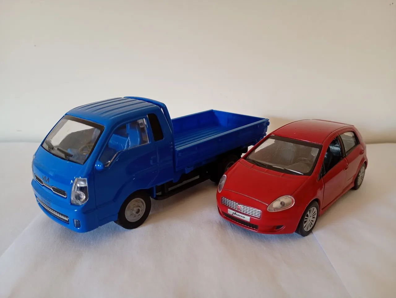 Lote - Miniatura Kia Bongo e Fiat Punto 