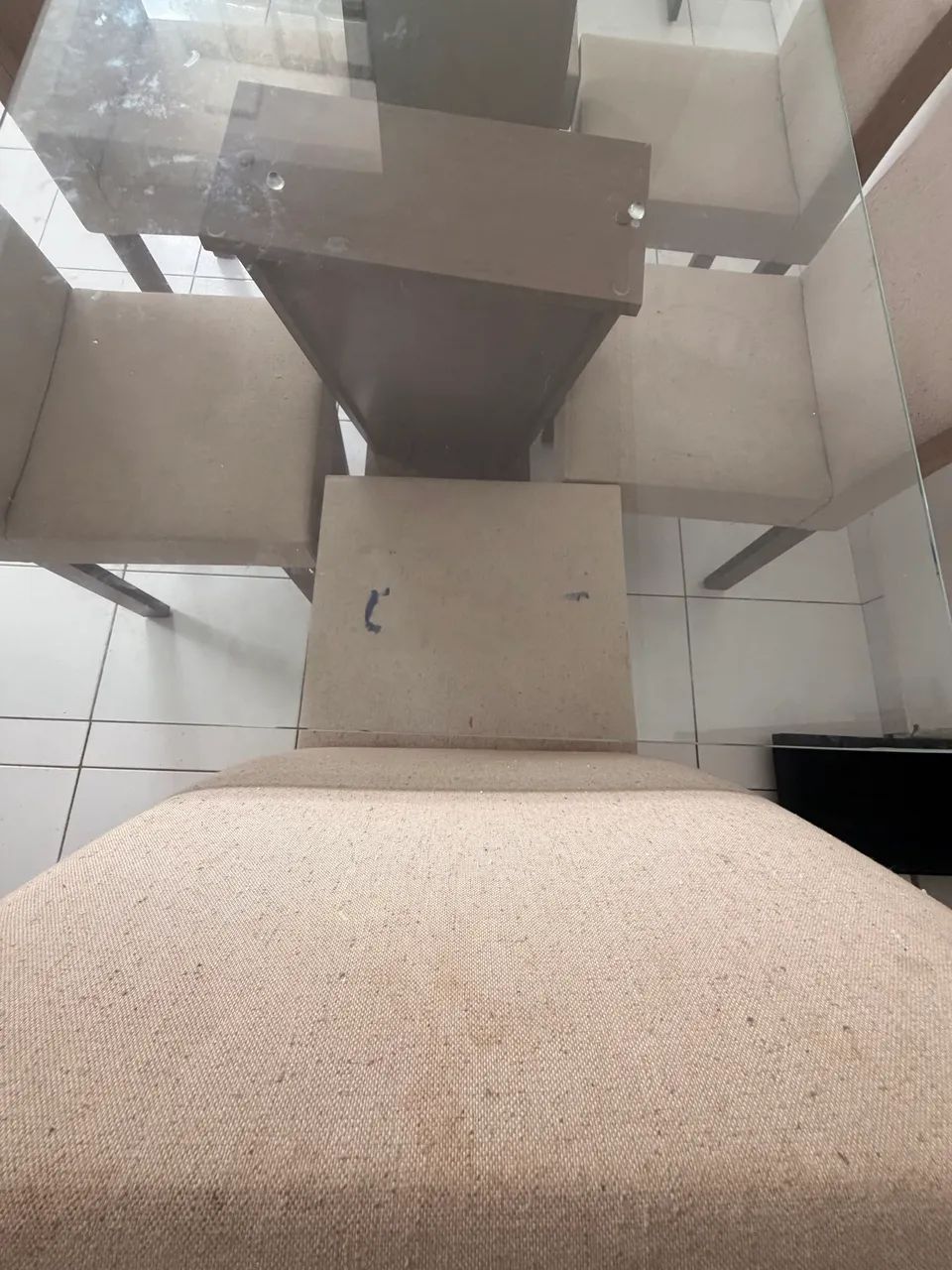 Mesa de madeira MDF com tampo de vidro temperado e bordas arredondadas com 6 cadeiras - Foto 2