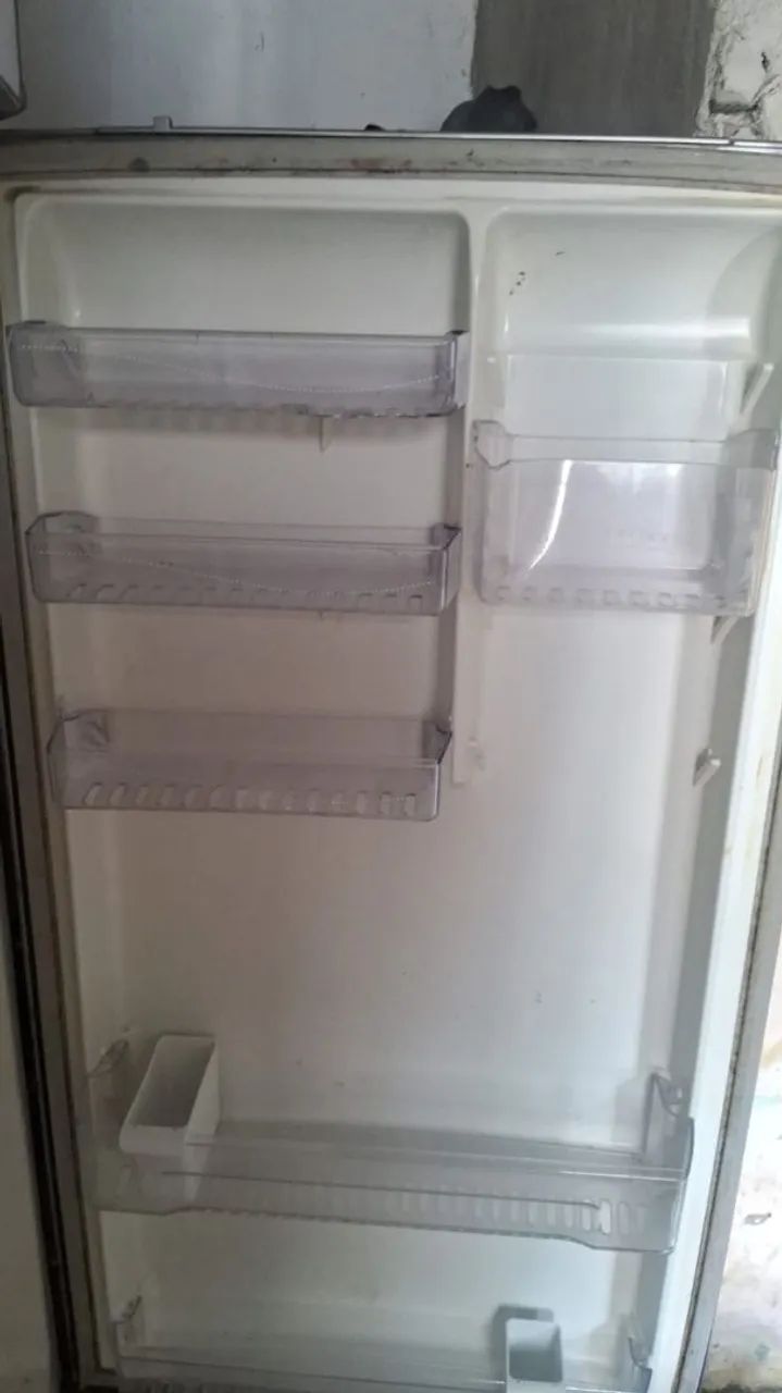 Geladeira Electrolux não está funcionando so está faltando a placa  - Foto 4