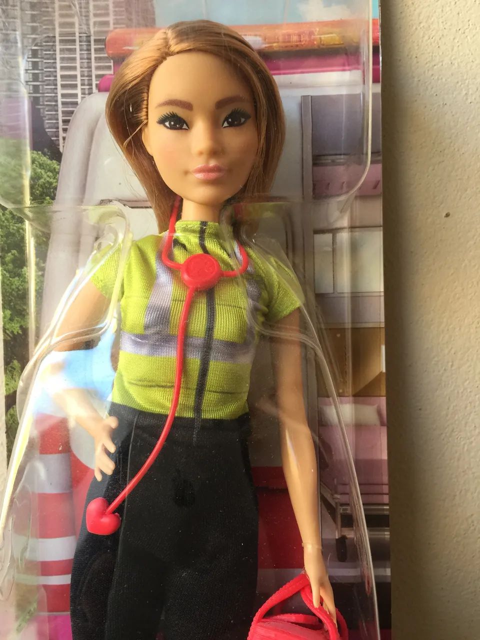 Barbie profissões paramédica  - Foto 2