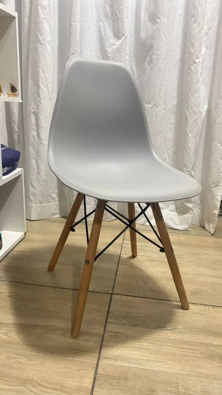 4 Cadeiras Eames Cinza Polipropileno com Pés de Madeira - Bianchini