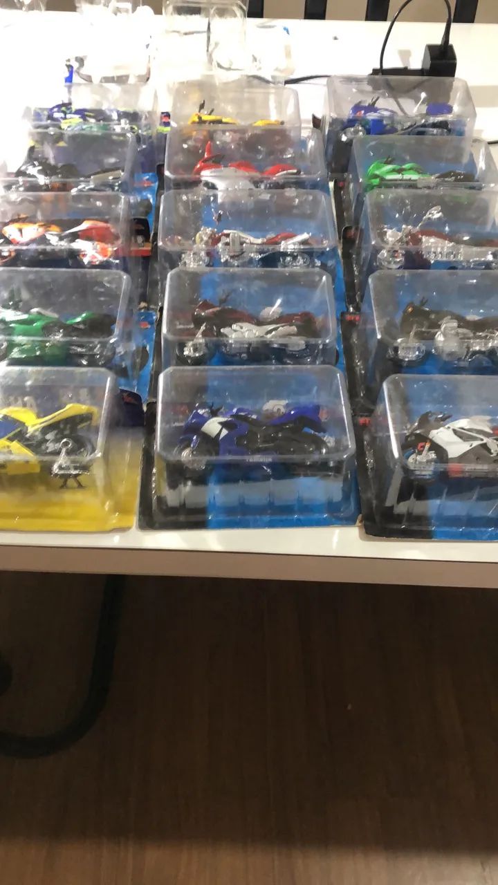 Miniaturas de carros e motos - coleções completas! - Foto 3