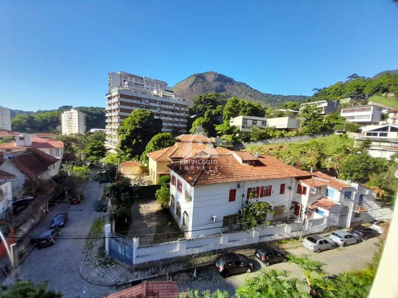 Quarto e sala em rua nobre, silenciosa e arborizada com vista ampla e sol da manhã - Foto 2