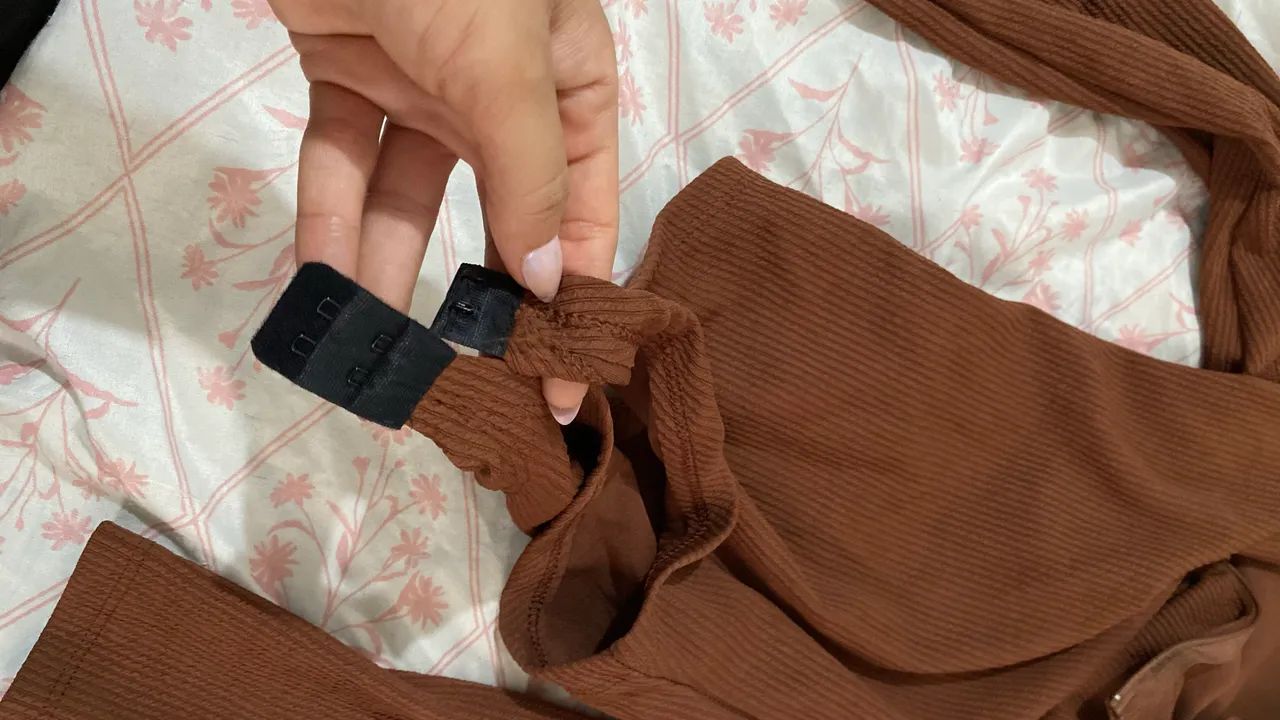 kit com 2 bodys (marrom e preto) feminino manga longa com zíper e fecho no fundo. - Foto 4