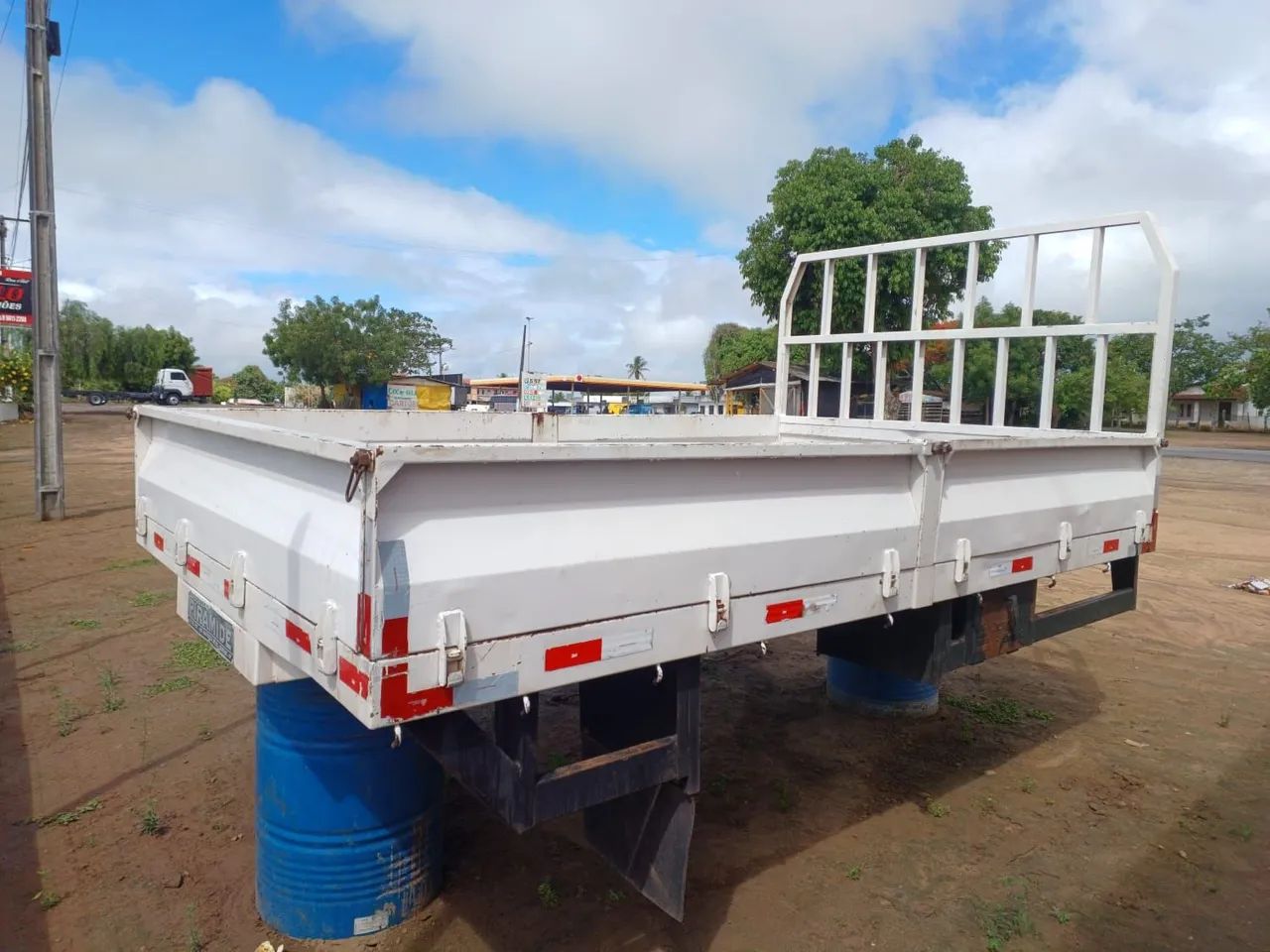 Carroceria de Ferro semi nova 3.70 metros - Foto 3